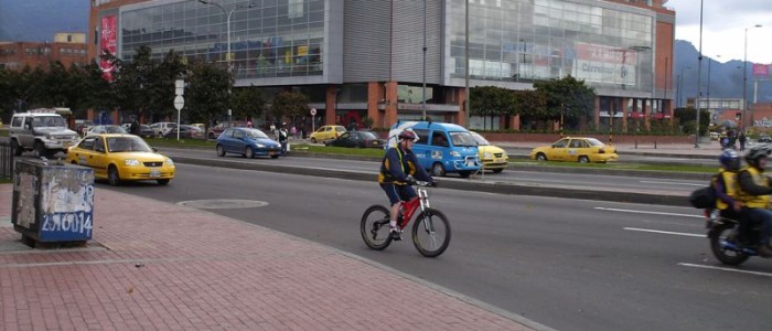 Centro Comercial Iserra 100